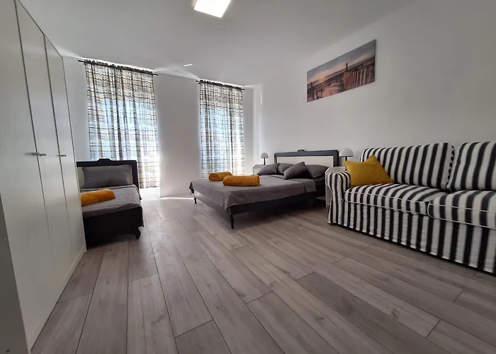 Zeus Apartment *