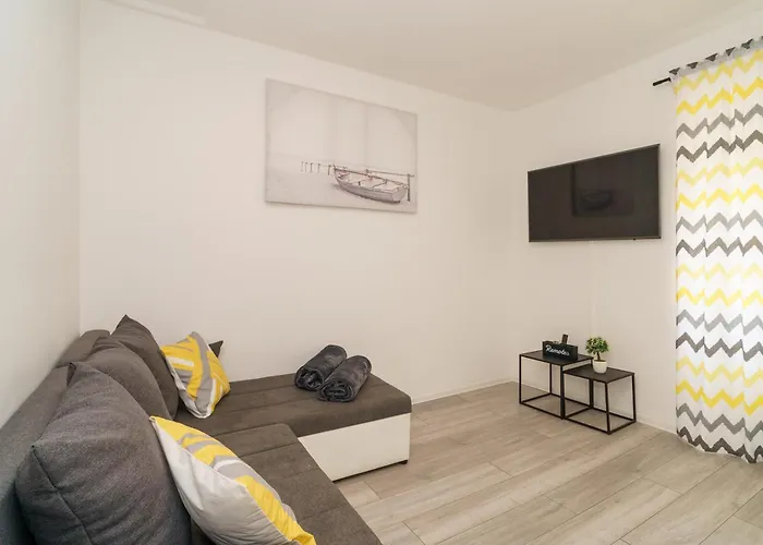Zeus Apartment