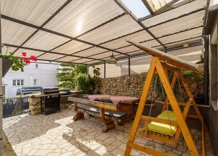 Zeus Apartment *