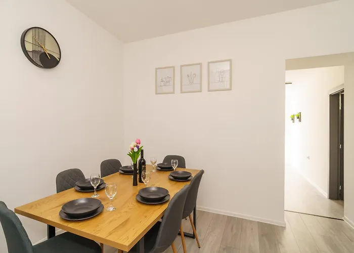 Zeus Apartment