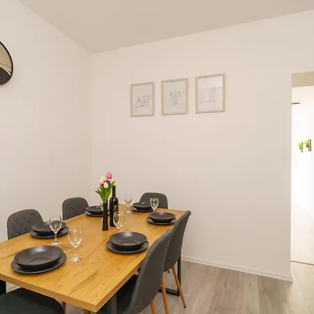 Zeus Apartment